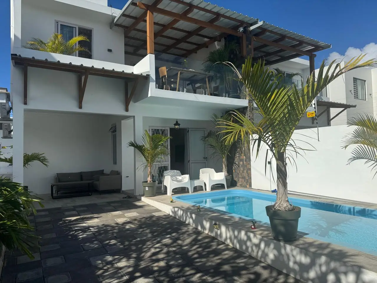 Villa contemporaine – Emplacement recherché – Proximité du Chemin 20 Pieds – Uniquement marché Mauricien – 2